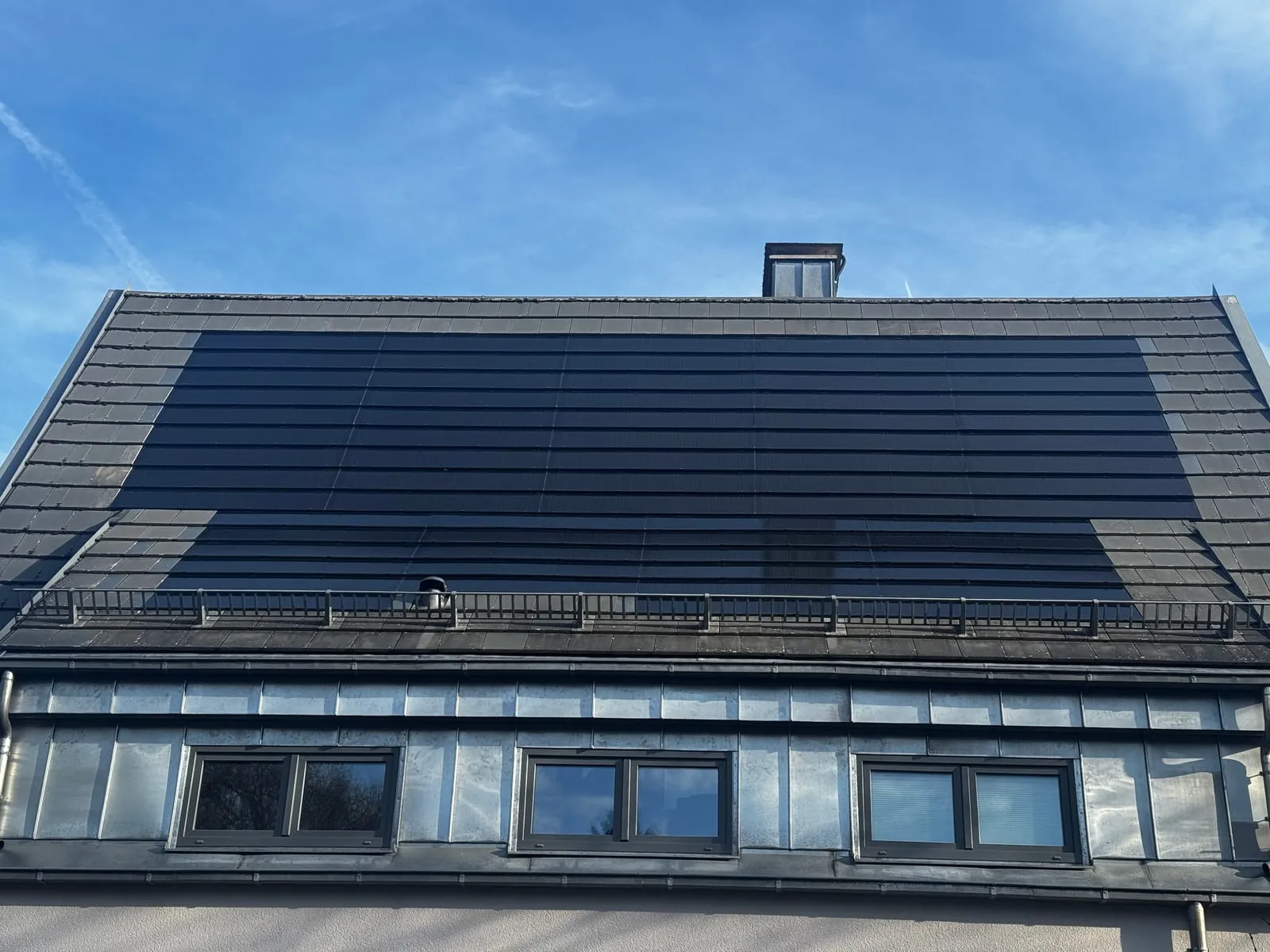 Von Sopal installierte Photovoltaikanlage, fullblack grossflaeche