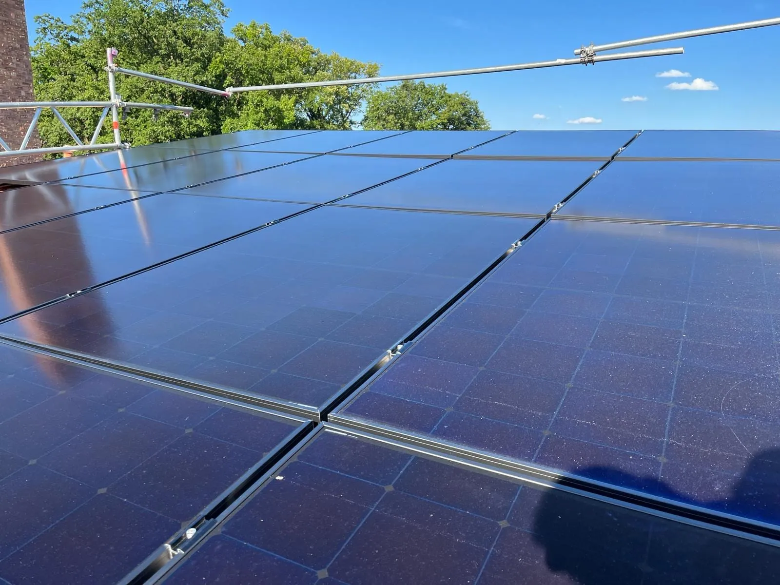 Von Sopal installierte Photovoltaikanlage, module nahaufnahme