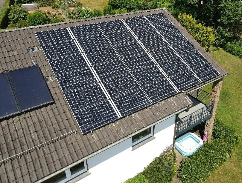 Von Sopal installierte Photovoltaikanlage, sonnenstromfabrik drohne